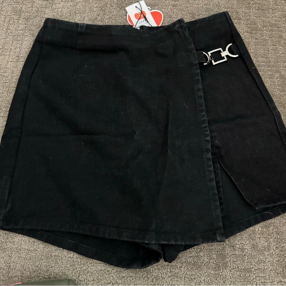Black Skort